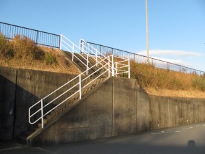 国道23号線の階段（浜郷神社近く）