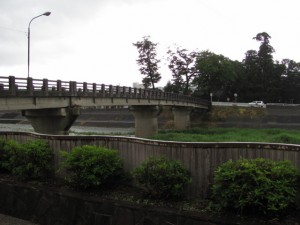 名張川右岸からの鍛冶町橋