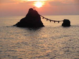 日の出と夫婦岩（二見興玉神社）