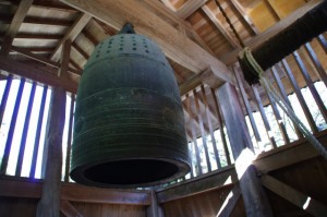 虫食の鐘（大村神社）