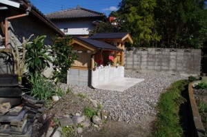 大村神社への参道の途中の地蔵