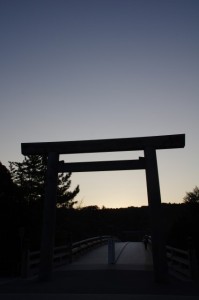 日の出前の宇治橋