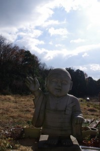 念佛寺前の巨大坊主像