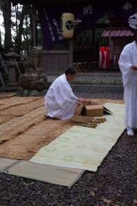 鍬形祭の準備（九鬼岩倉神社）