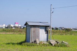 イオンモール明和と揚水ポンプ小屋