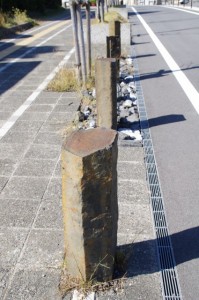 歩車道境界の石柱（鳥羽市佐田浜西公園付近）