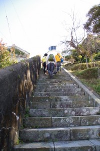 神島灯台への石段