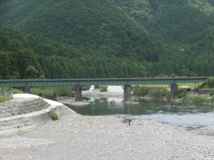 大内山川とJR紀勢本線の鉄橋（藤ヶ野～柏野）