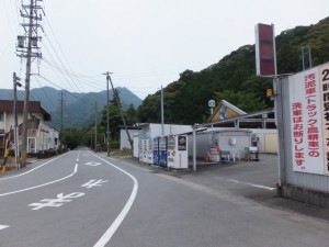 国道４２号線から八重垣神社へ（右へ）