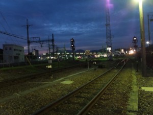 JR桜新道踏切付近から望む伊勢市駅