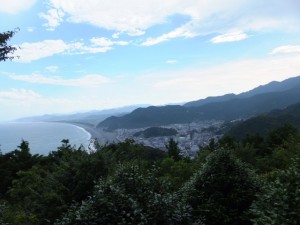 松本峠から鬼ヶ城 城跡へ向かう途中の東屋からの眺望