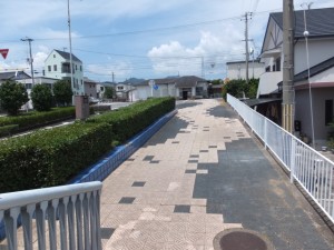 黒潮橋（歩道橋）から望むJR紀勢本線 阿田和駅