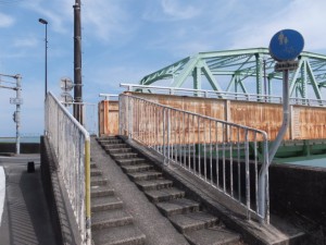 熊野大橋の隣に架かる歩道橋（熊野川）