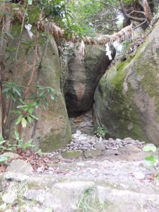 ゴトビキ岩（神倉神社）