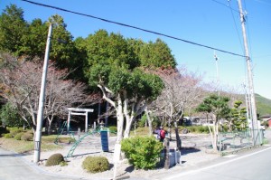 三谷橋付近の八柱神社（熊野古道）