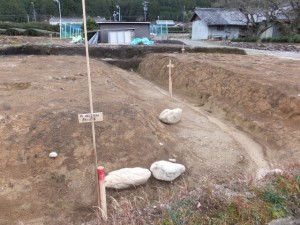 (11) 野添神社付近にある遺跡の発掘現場